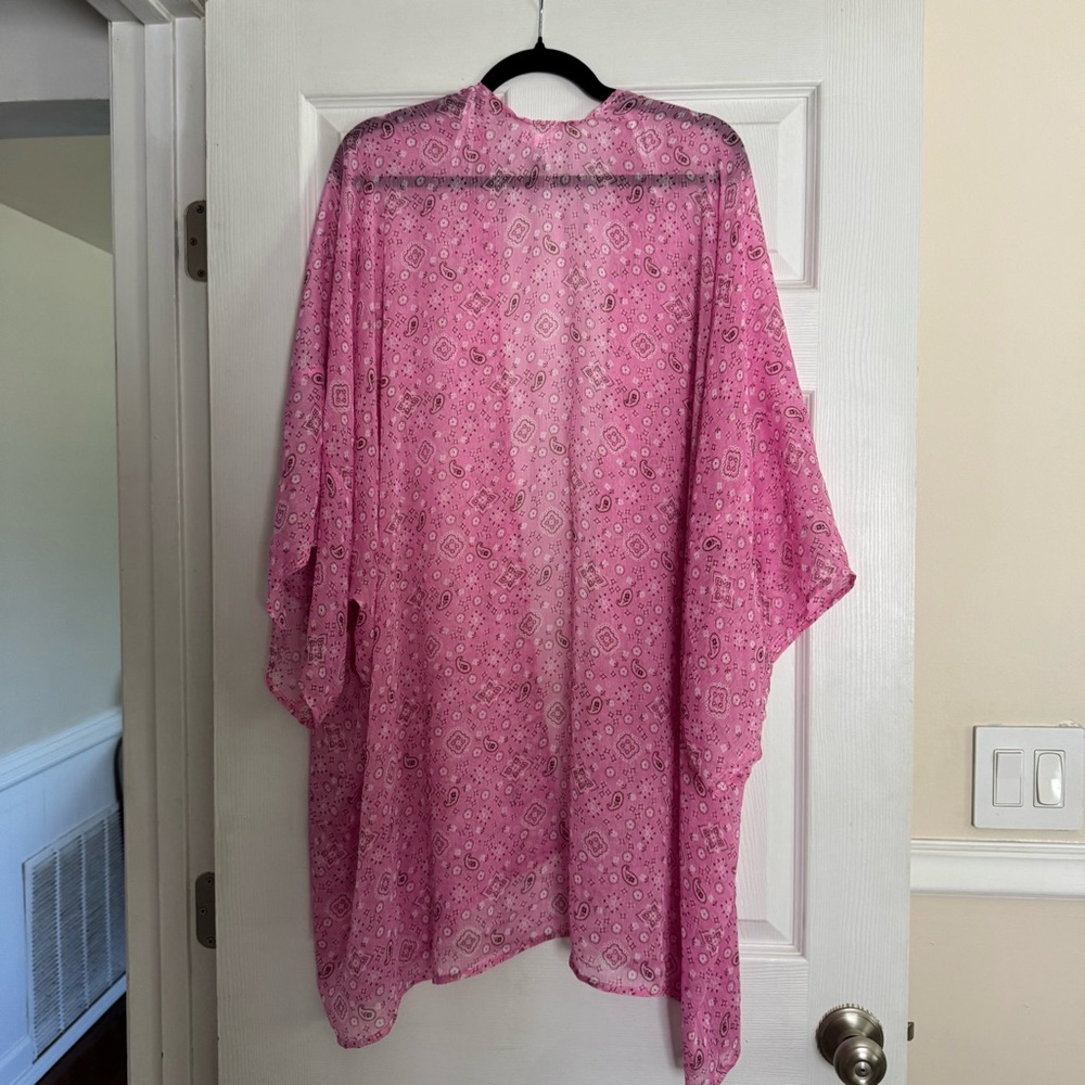 Aerie Pink Patterned Kimono - Picture 3 of 3